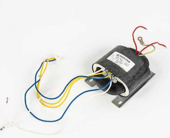Wat zijn de verschillen tussen R-Type-transformatoren en traditionele EI-/ringkerntransformatoren?