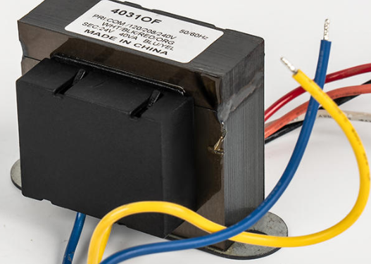 Is het normaal dat een laagfrequente airconditionertransformator heet wordt?